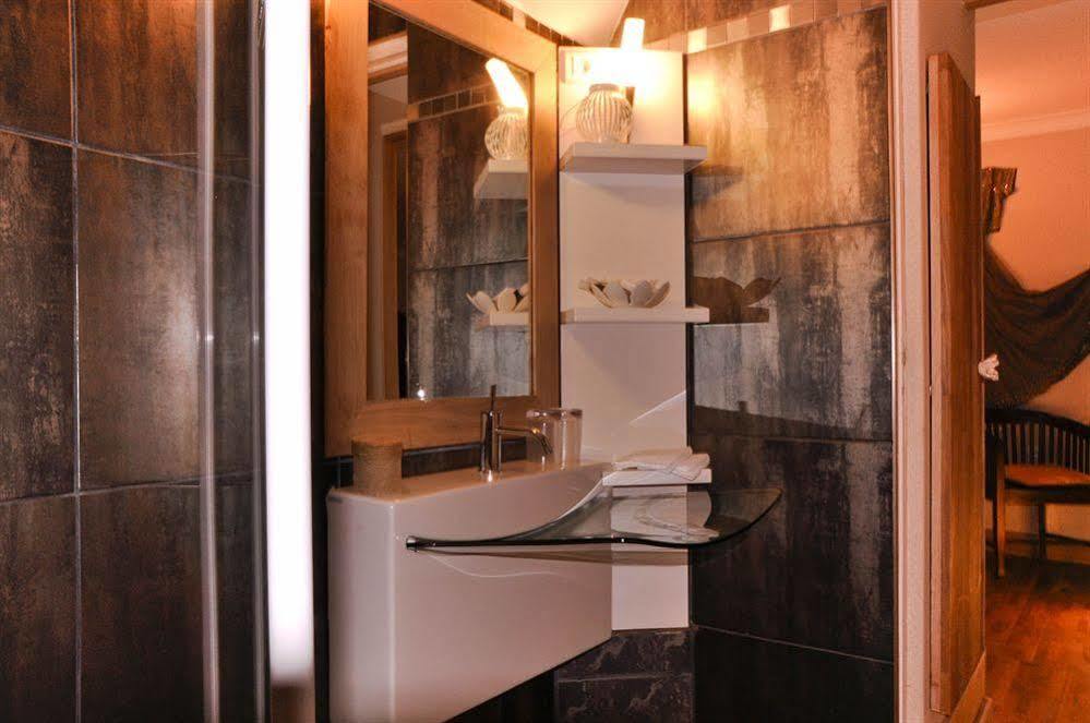 Hostellerie De La Maronne Saint-Martin-Valmeroux Zimmer foto
